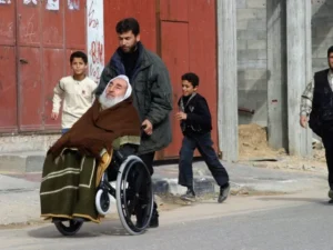 أسس مع خالد الهندي وروحي مشتهى -بتكليف من مؤسس الحركة الشيخ أحمد ياسين– عام 1986 جهازا أمنيا أطلق عليه منظمة الجهاد والدعوة ويعرف باسم "مجد" 